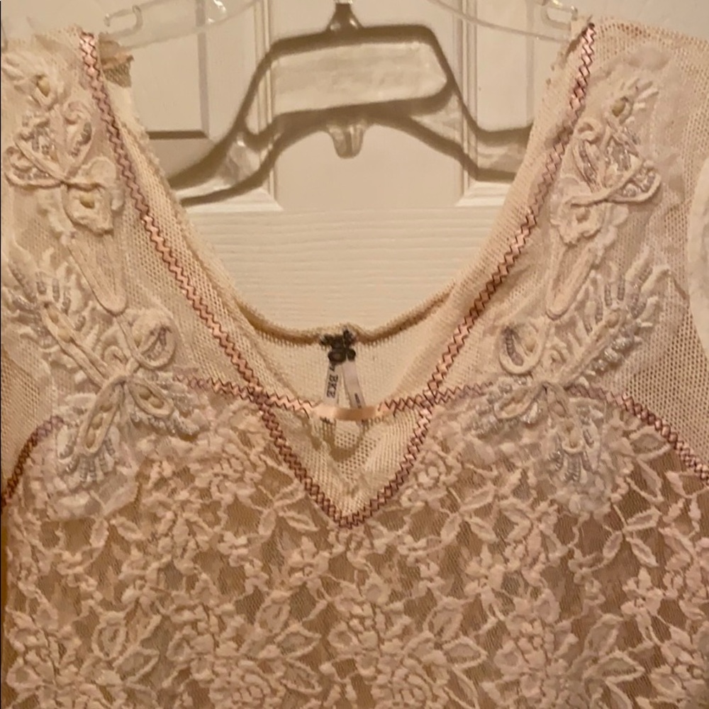 Lace top - Picture 3 of 5